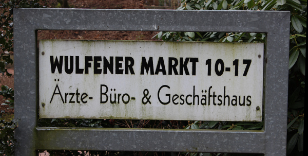 Schild Wulfener Markt 10-17.jpg