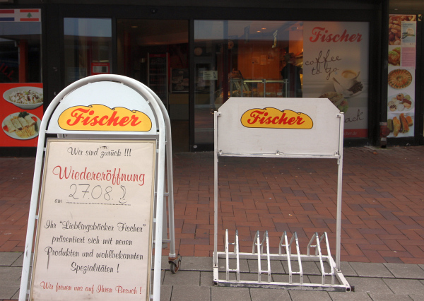 Datei:Bäckerei Fischer Wiedereröffnung.jpg