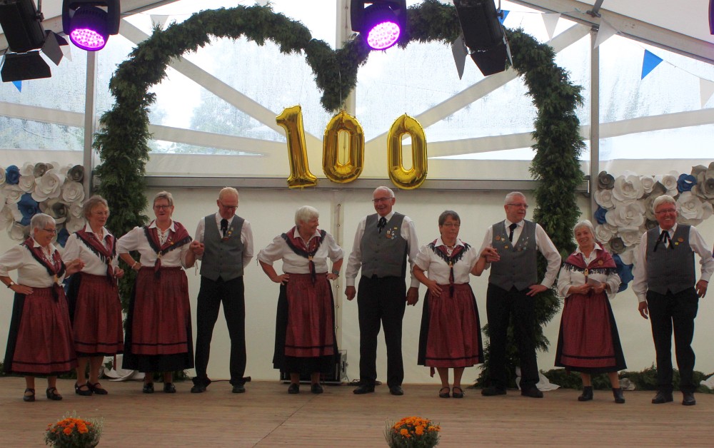 HV 100 Volkstanzgruppe.jpg