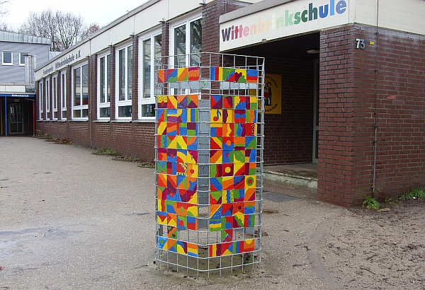 Farbskulptur Wittenbrinkschule.jpg