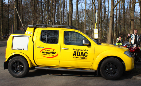 Datei:ADAC Fahrzeug.jpg