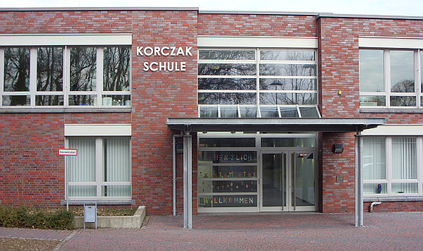 Korczakschule Eingang.jpg
