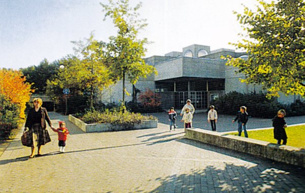Datei:Barbara Kirchplatz.jpg