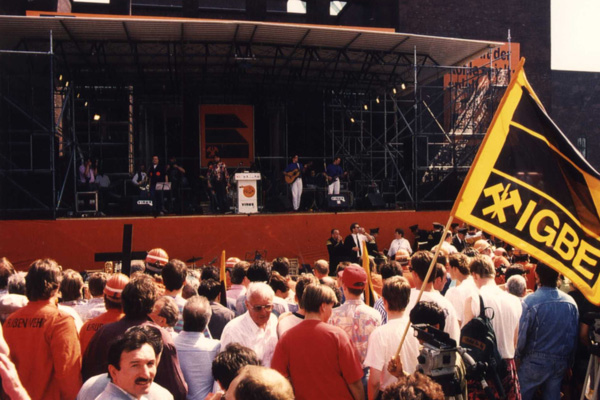 1993 Virus-D vor 100.000. Bergarbeitern in Bochum 1993