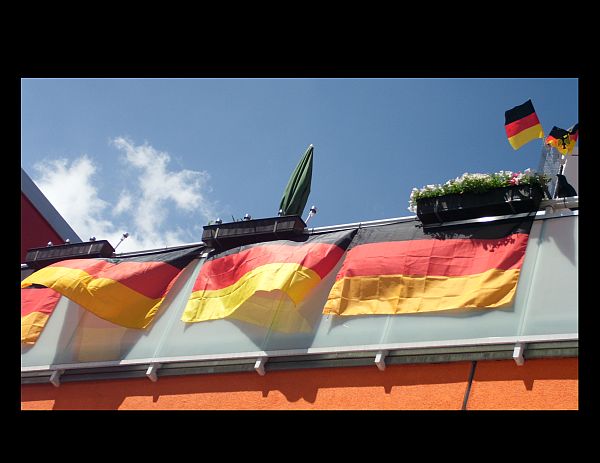 Datei:Deutschlandflaggen 12.jpg