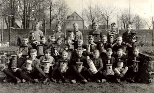 Datei:1936 Schülergruppe.jpg