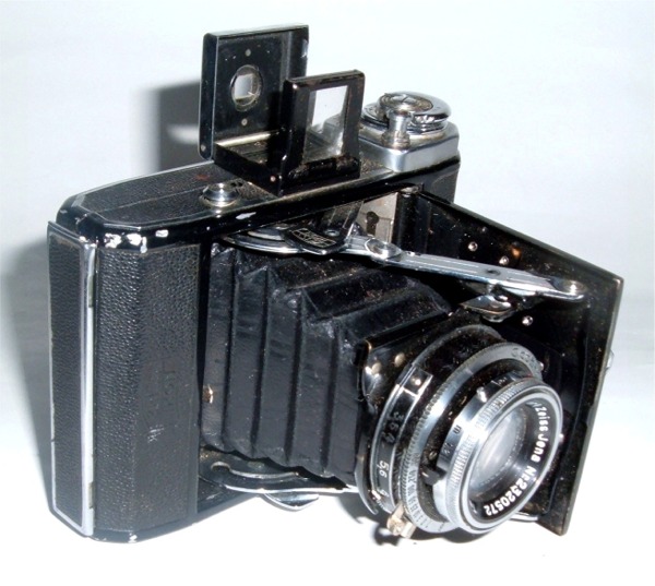 Datei:ZEISS IKON IKonta 521 d.jpg