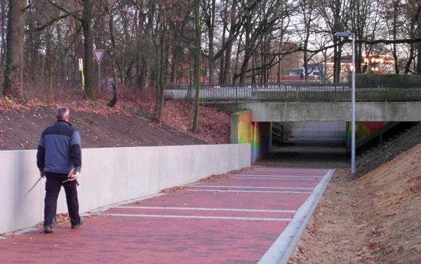 Datei:Unterführung Dimker Allee neu.jpg