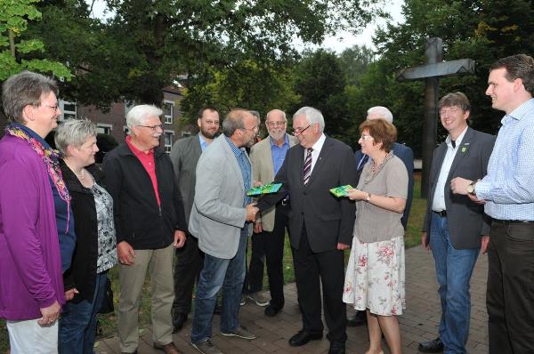 Datei:4100830 1 PfarrerPetersEinfhrungBaBe07 09 13 I.jpg