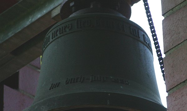 Datei:Glocke Waldfriedhof.jpg