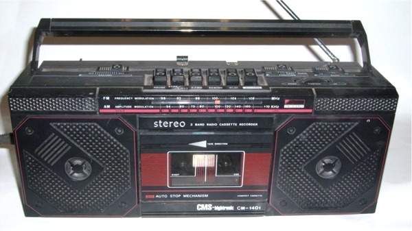 Datei:Kofferradio CMS 1.jpg