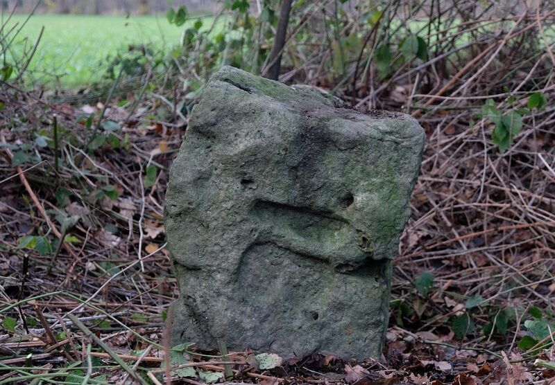 Datei:Grenzstein Frankenstraße SO Seite.jpg