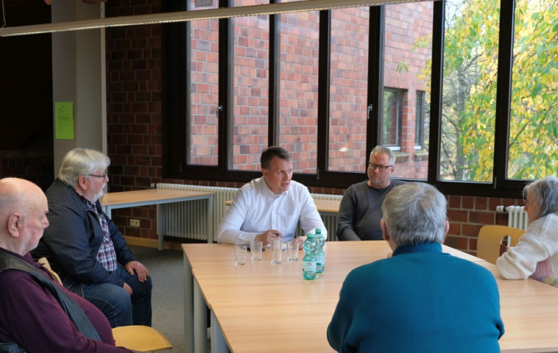 Datei:Bürgermeister Sprechstunde BiBi.jpg