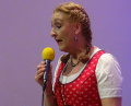 Gabriele Kortas-Zens moderierte und sang