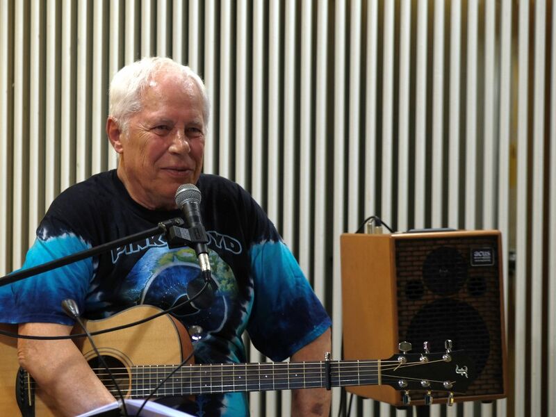 Datei:Vinyl Flash März 26 Gratias.jpg