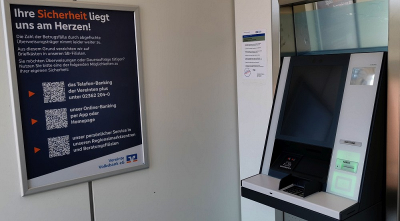 Datei:Volksbank Wulfener Markt Ersatz Geldautomat.jpg