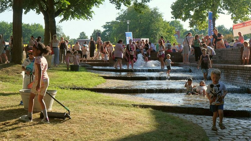 Datei:KS26 Wassertreppe umlagert.jpg