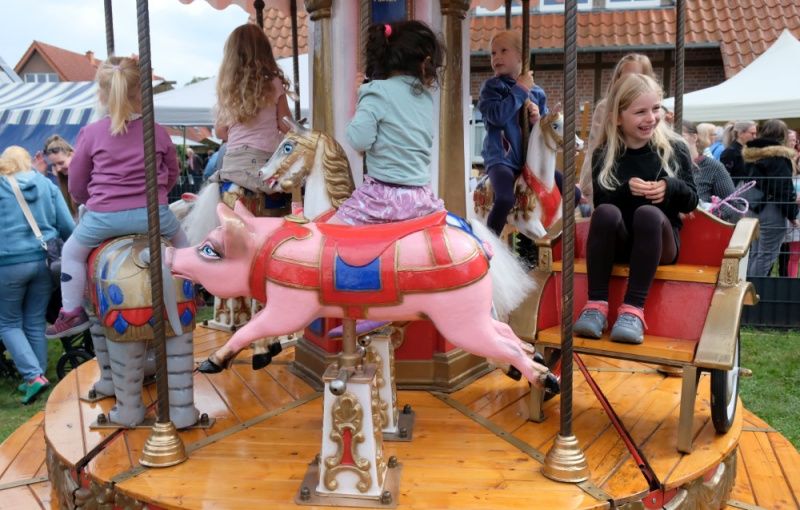 Datei:Flachsmarkt 24 Karussell.jpg