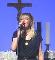 Nora Mosch hat eine extrem wandelbare Stimme - von Oper bis Jazz und Pop