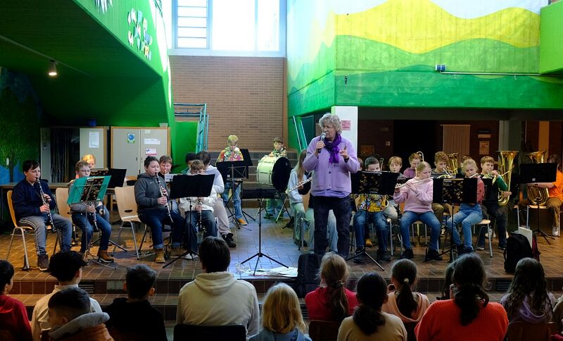 Datei:Bläserklasse in der Grünen Schule.jpg