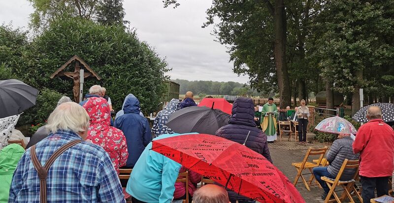 Datei:Gottesdienst Badde 26.jpg