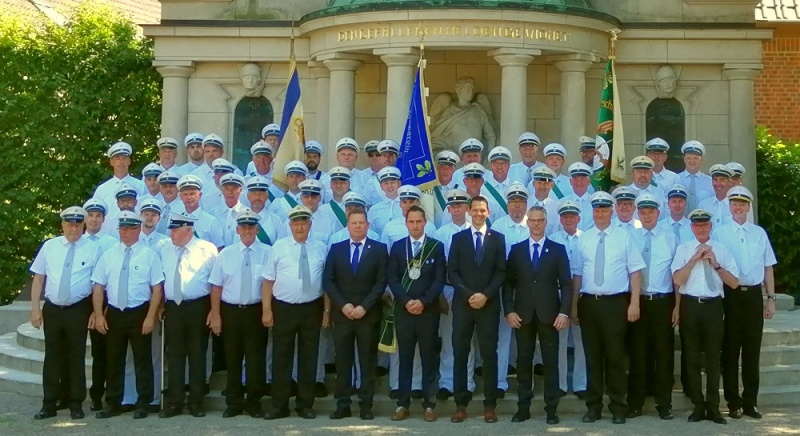 Datei:Schützenverein Gruppenfoto 19.jpg