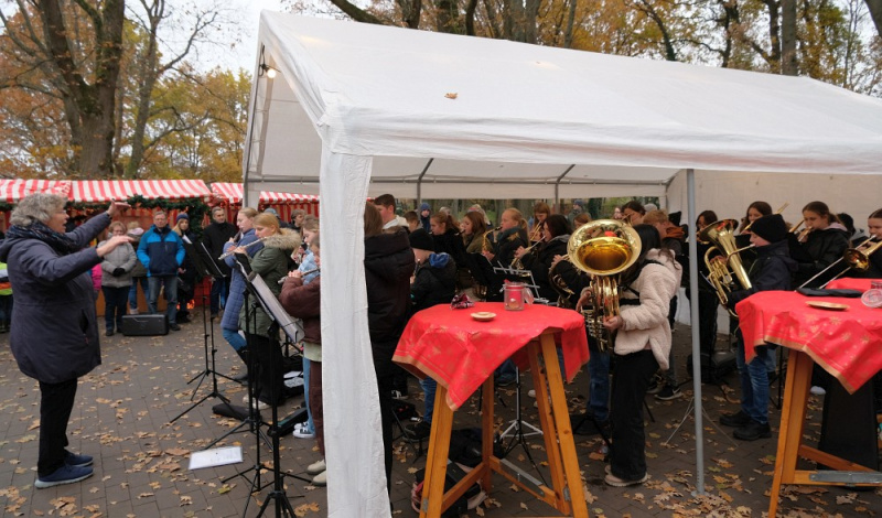 Datei:BWM 22 Bläserklasse ganz.jpg