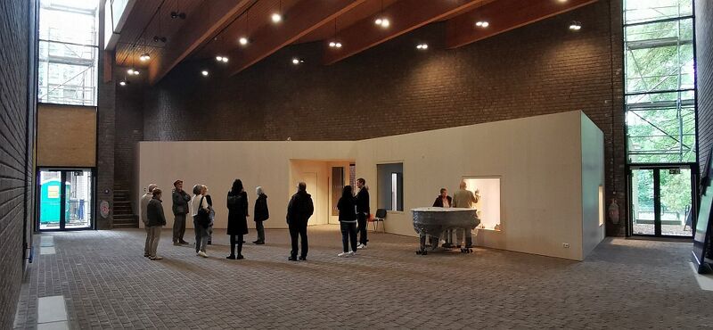 Datei:BaZ Kirchsaal mit Kita.jpg