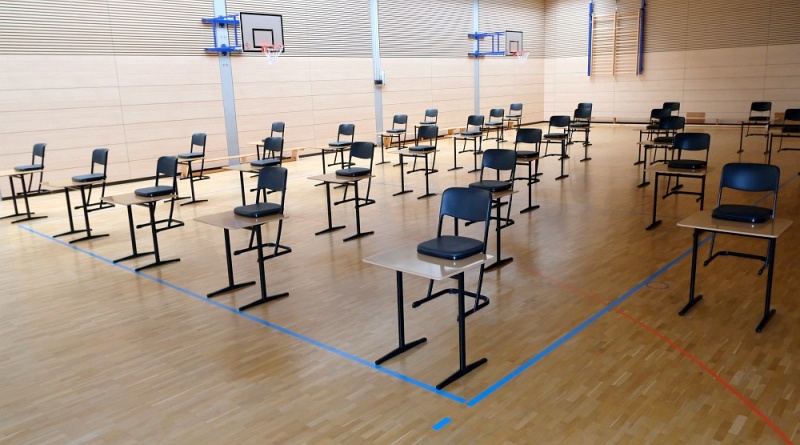 Datei:GSW Sporthalle als Unterrichtsraum.jpg