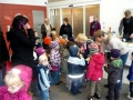 Zum Weltspartag am 28.10.2011 sangen die Kinder in der Sparkasse Vest ein Lied.