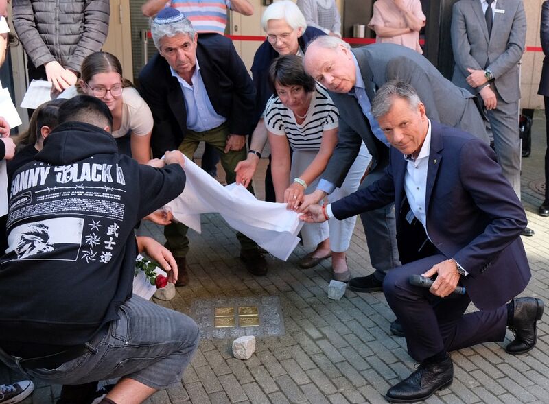 Datei:Adele Wieler Stolperstein Enthüllung 25.jpg