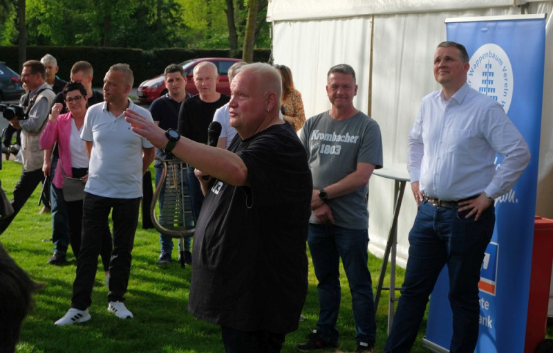 Datei:Mai 24 Begrüßung.jpg