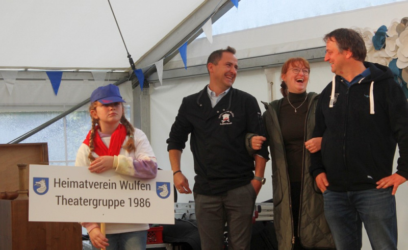 Datei:HV 100 Theatergruppe.jpg