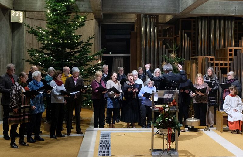Datei:Barbara Kirchenchor Christmette 24.jpg