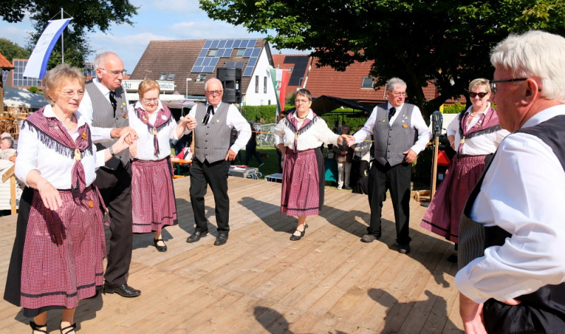 Datei:Flachsmarkt 24 Volkstanzgruppe Marbeck.jpg
