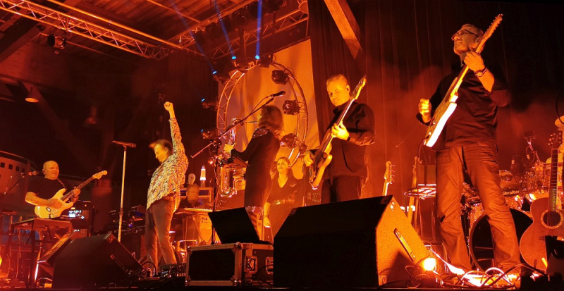 Datei:Floyd Box rot.jpg