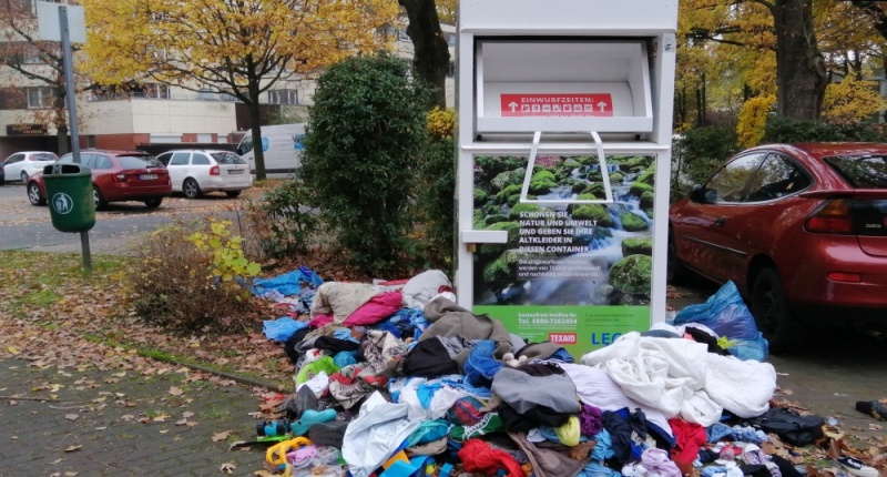 Datei:Altkleidercontainer Talaue.jpg