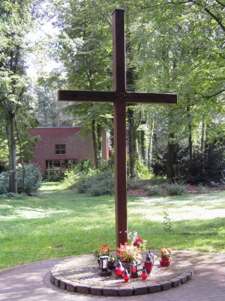 Datei:Waldfriedhofkreuz.jpg