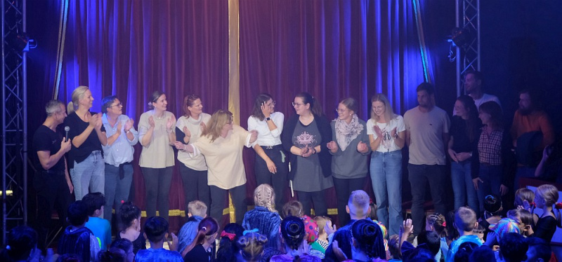 Datei:GS Circus 24 Kollegium.jpg