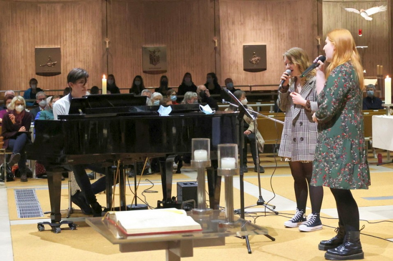 Datei:DRABINIOK Benefizkonzert Marina.jpg