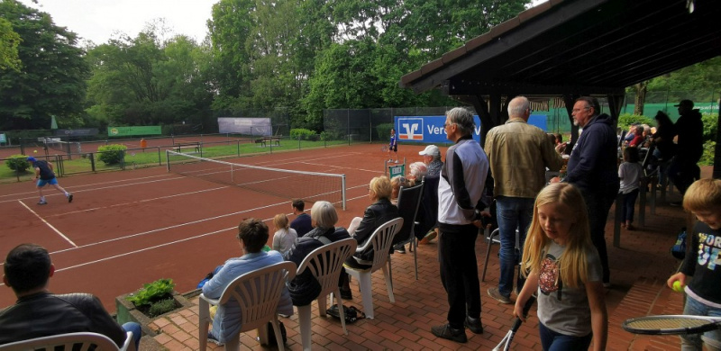 Datei:Tennisfreunde Kooperation mit Blau Weiß.jpg