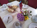 Blumen aus dem Kirchgarten und Kuchen von Verena Rentmeistert