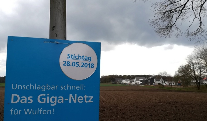 Datei:Plakat Giga Netz.jpg