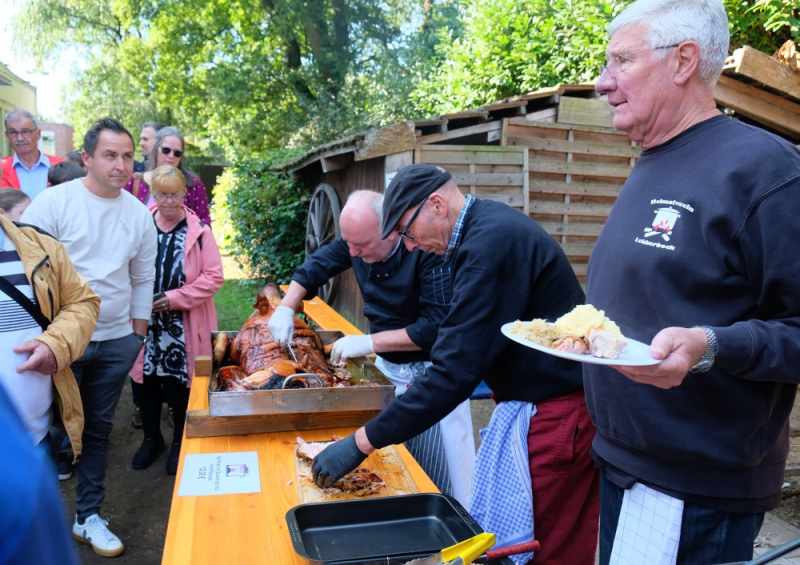 Datei:Flachsmarkt 24 Spanferkel Verkauf.jpg