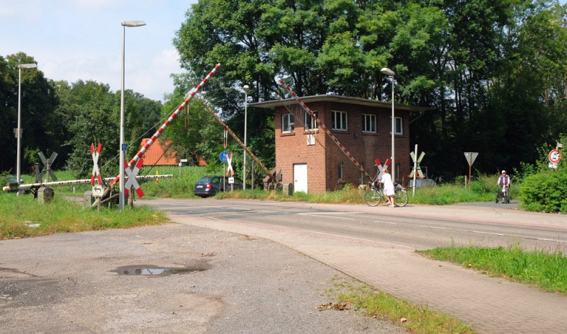 Datei:Bahnübergang Wnf.jpg