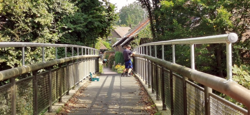 Datei:Brücke Erneeweg Geländererhöhung.jpg