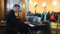 Pianist Simon stimmte schon vorab mit Swing ein