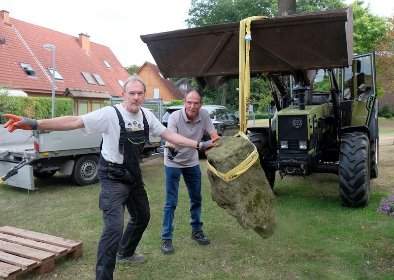 Datei:Mergenscher Stein schwebend.jpg