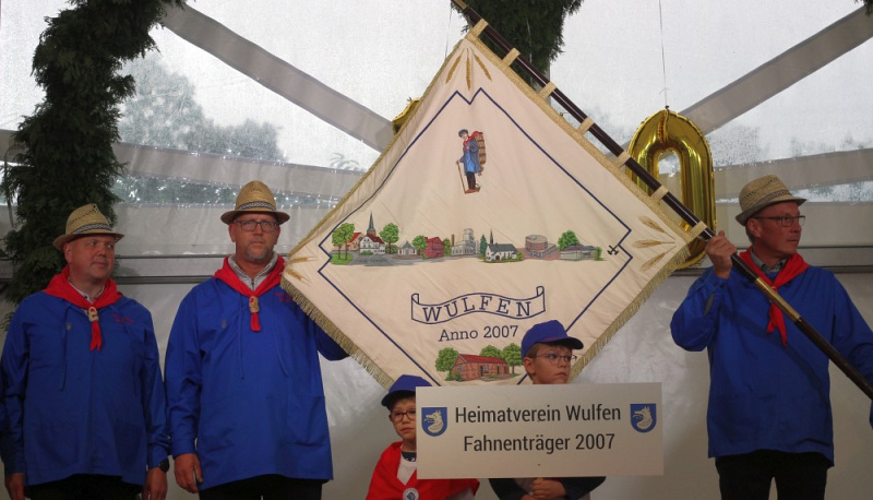 Datei:HV 100 Fahne Rückseite.jpg