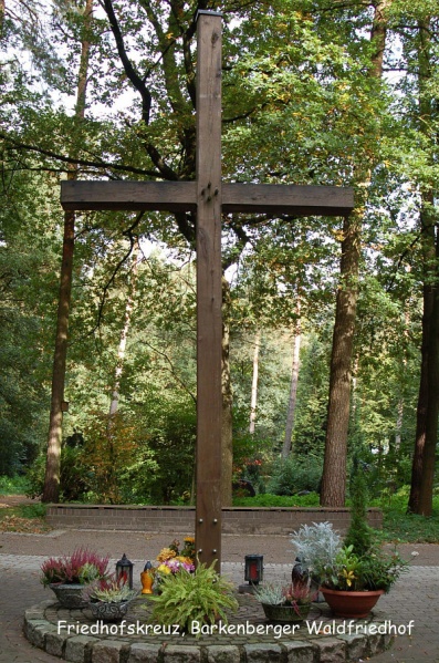 Datei:Kreuz Waldfriedhof.jpg